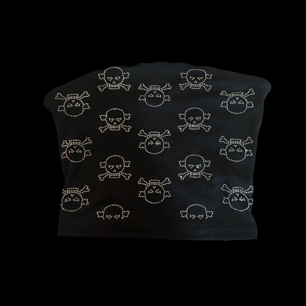 black bedazzled skull printed strapless top :3